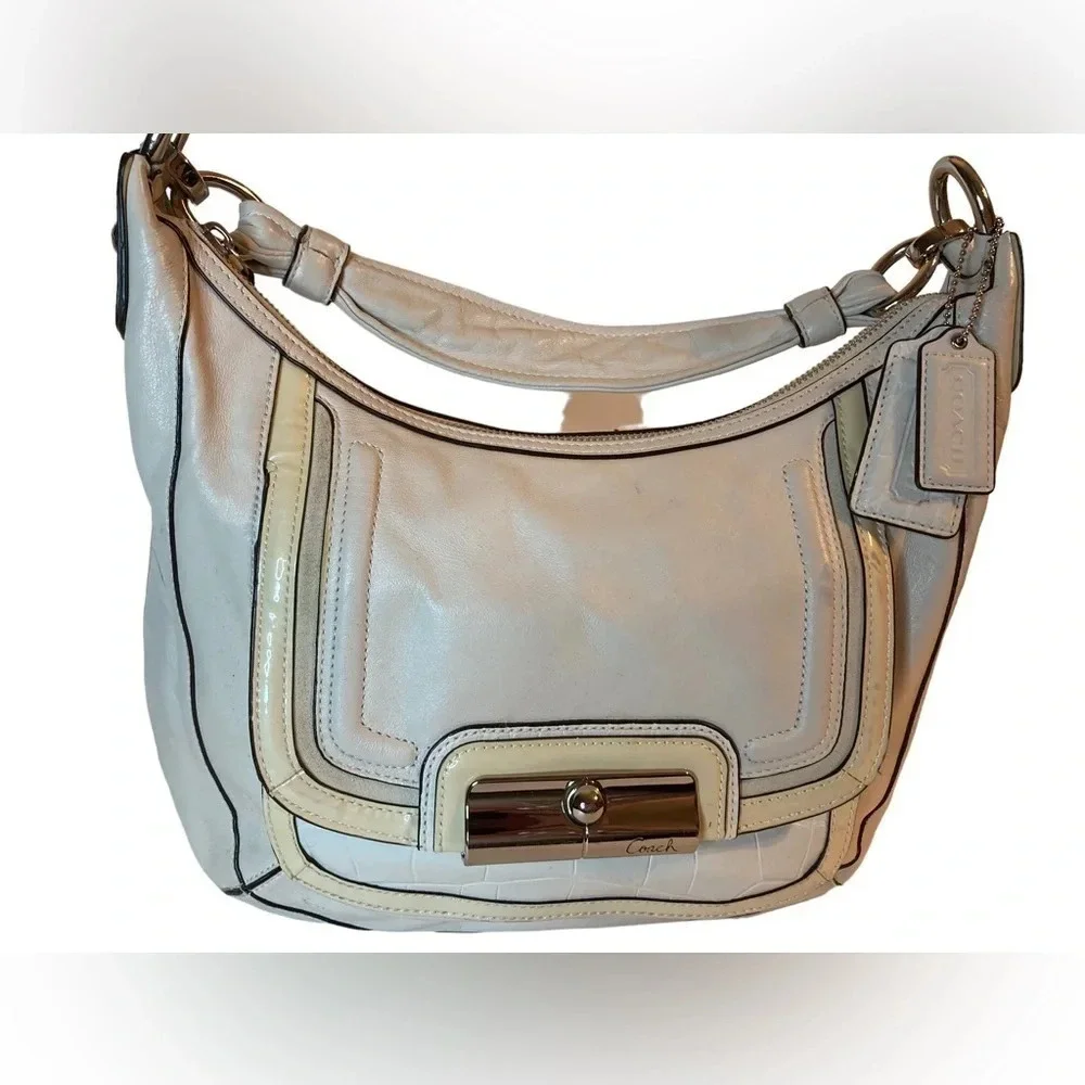 COACH Vintage Leather Shoulder Bag Pearl White Cream